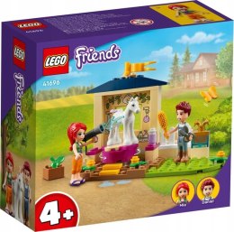 LEGO 41696 Friends - Kąpiel dla kucyków w stajni